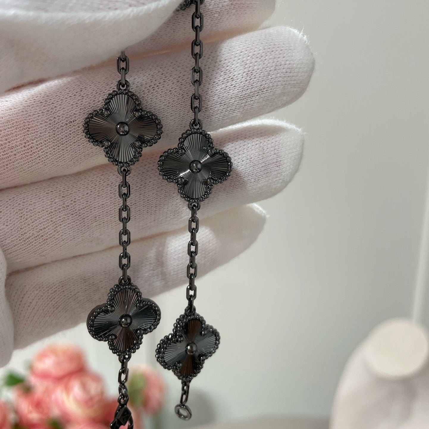 [Rose Tomorrow]CLOVER 5 MOTIF BLACK BRACELET