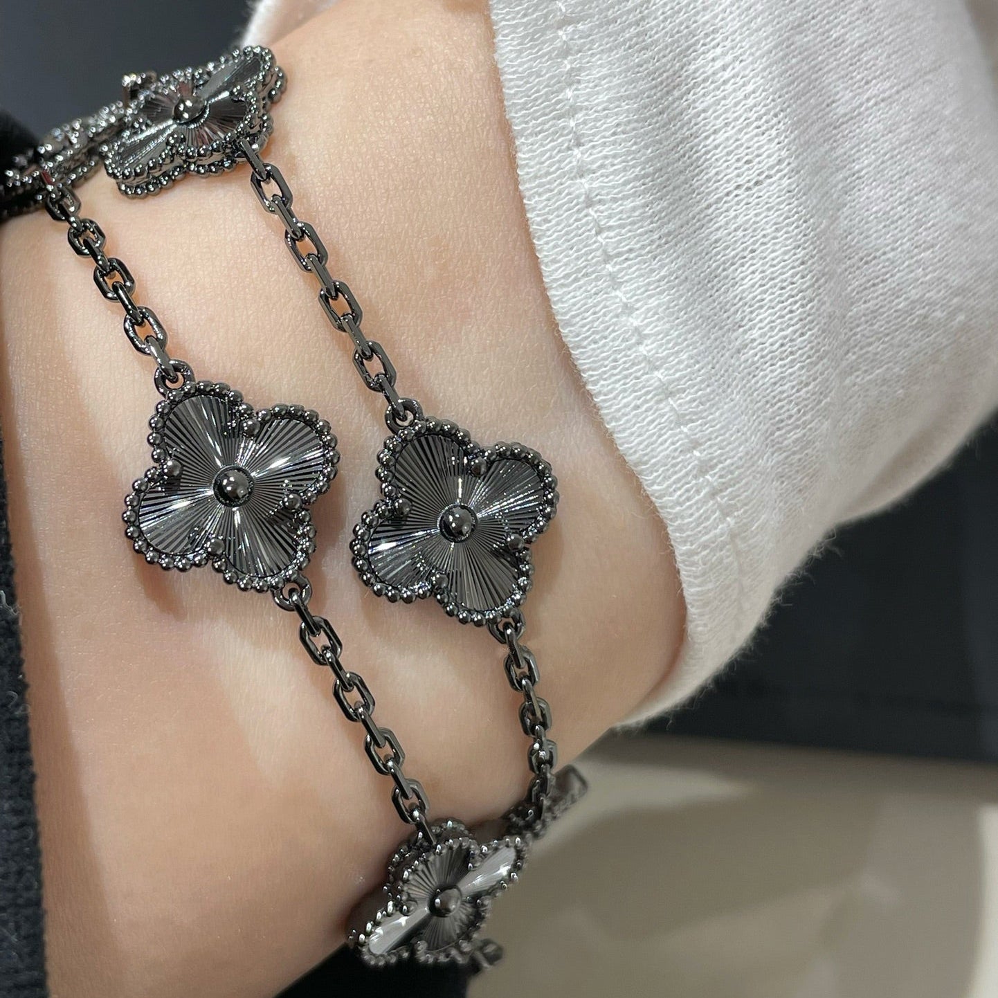 [Rose Tomorrow]CLOVER 5 MOTIF BLACK BRACELET