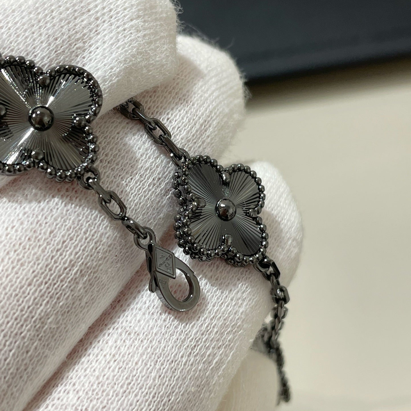 [Rose Tomorrow]CLOVER 5 MOTIF BLACK BRACELET