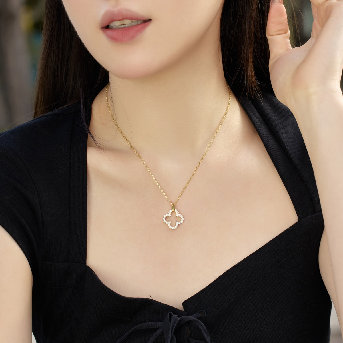 [Rose Tomorrow]Four-Leaf Clover Hollow Design Exquisite Necklace