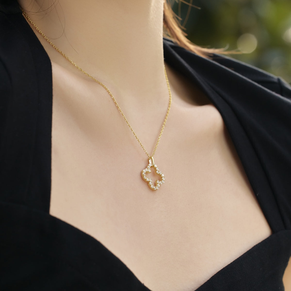 [Rose Tomorrow]Four-Leaf Clover Hollow Design Exquisite Necklace