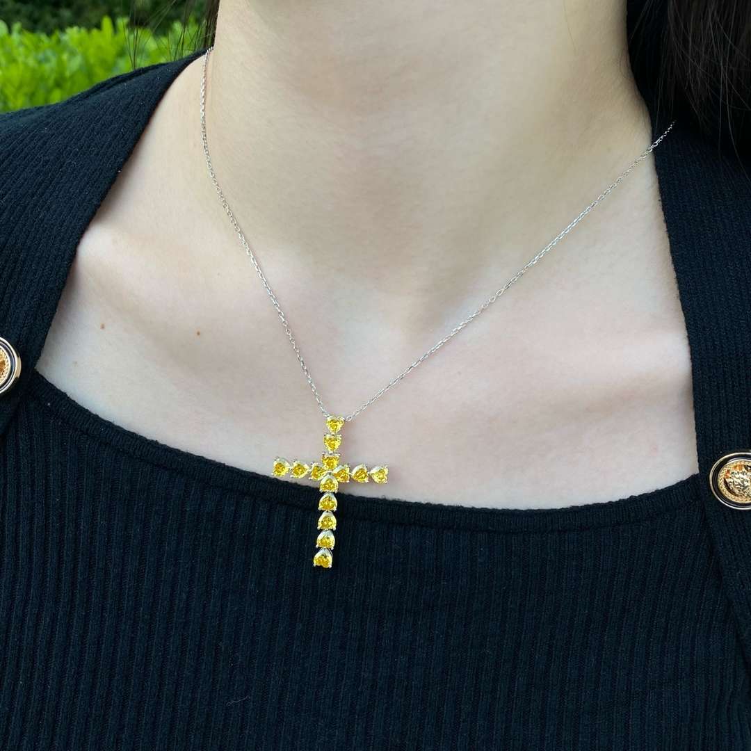 [Rose Tomorrow]Radiant Cross Shape Necklace