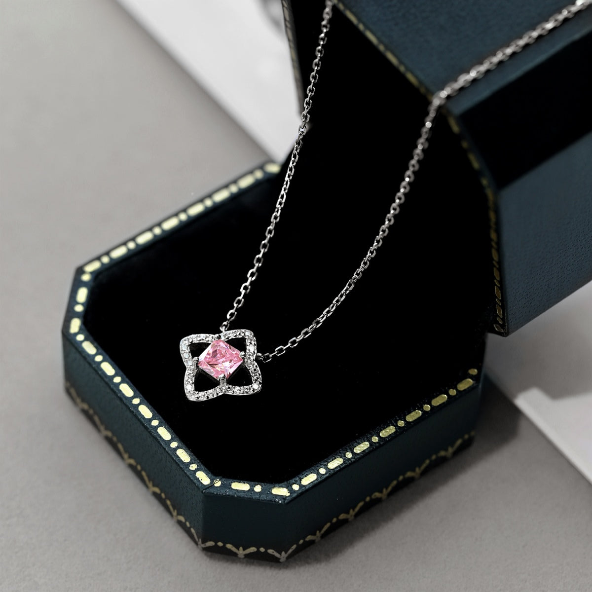 [Rose Tomorrow]Exquisite Flower Shape Princess Cut Necklace