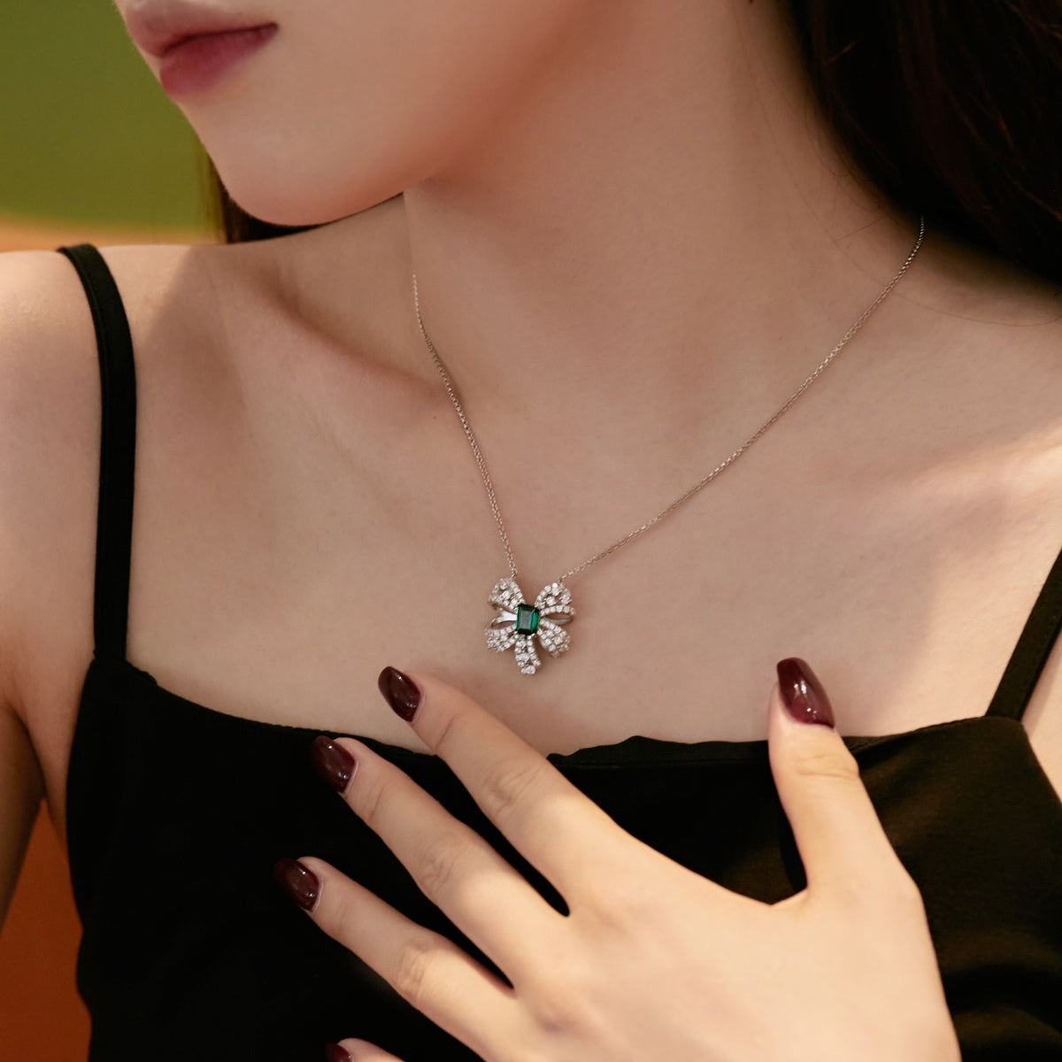 [Rose Tomorrow]Luxurious Flower Shape Emerald Cut Necklace