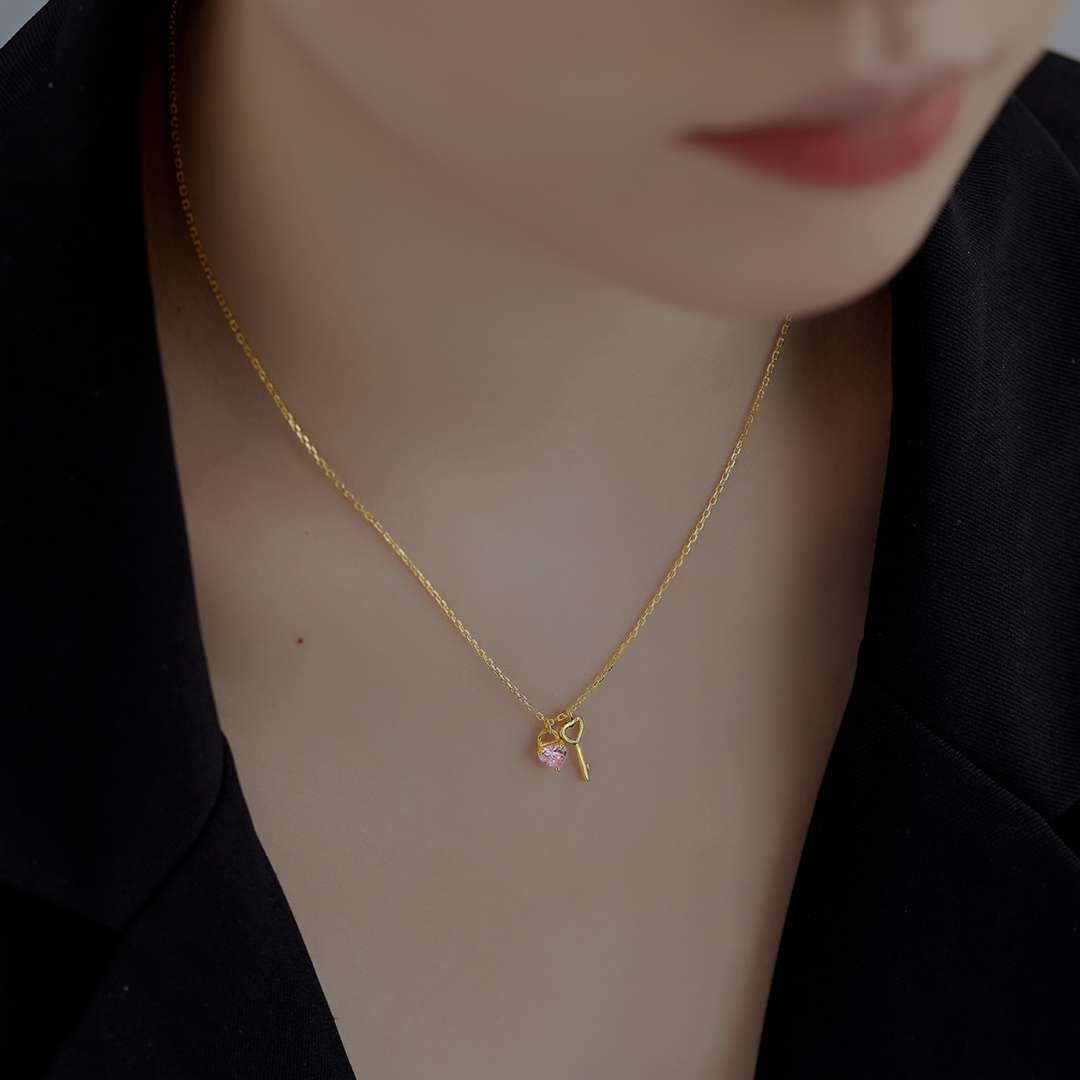 [Rose Tomorrow]Unique Heart Shape Key Pendent Necklace