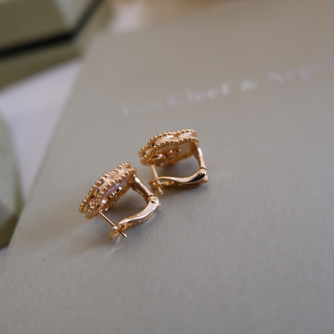 [Rose Tomorrow]LUCKY PINK GOLD WHITE MOP EARRINGS