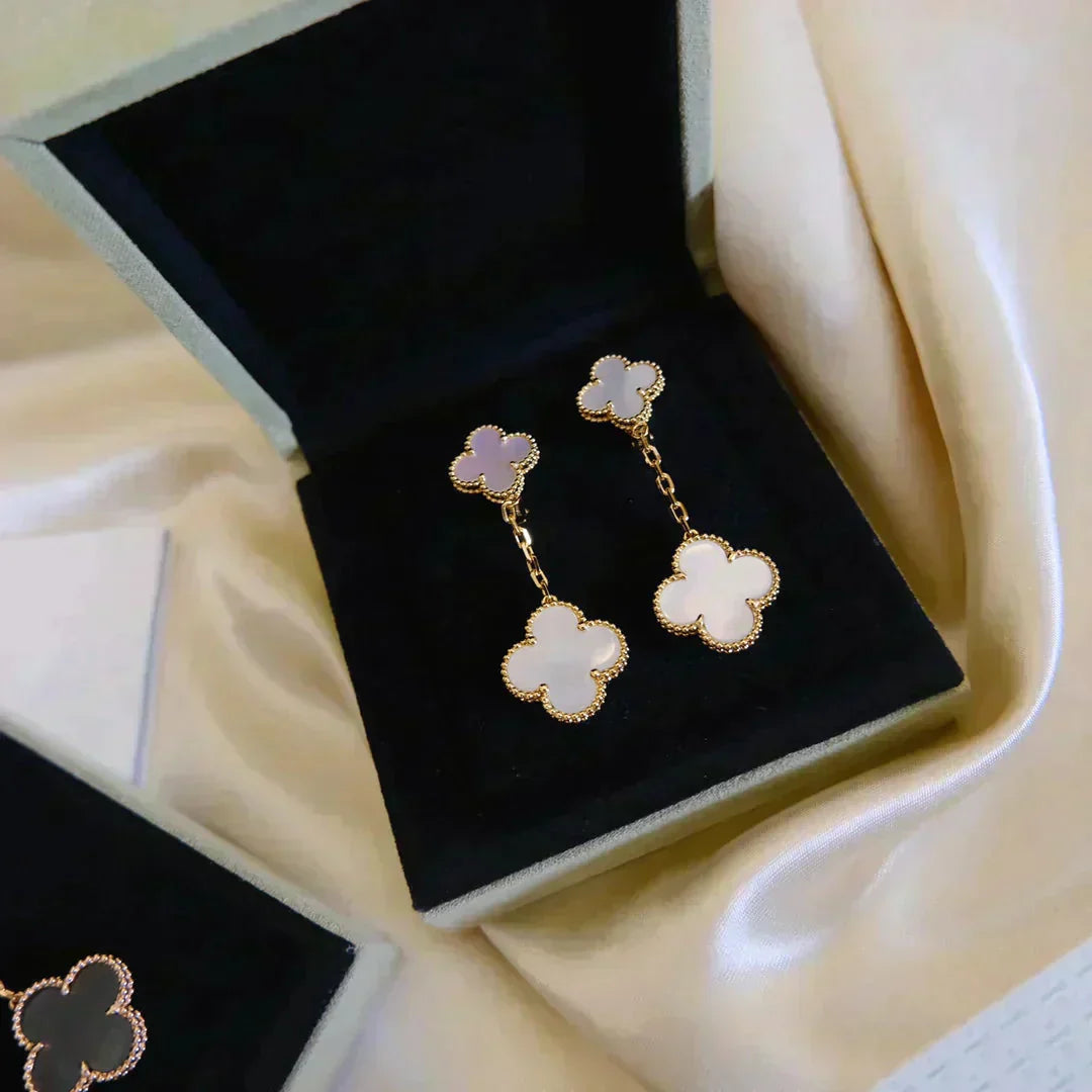 [Rose Tomorrow]CLOVER 2 MOTIF WHITE MOP EARRINGS