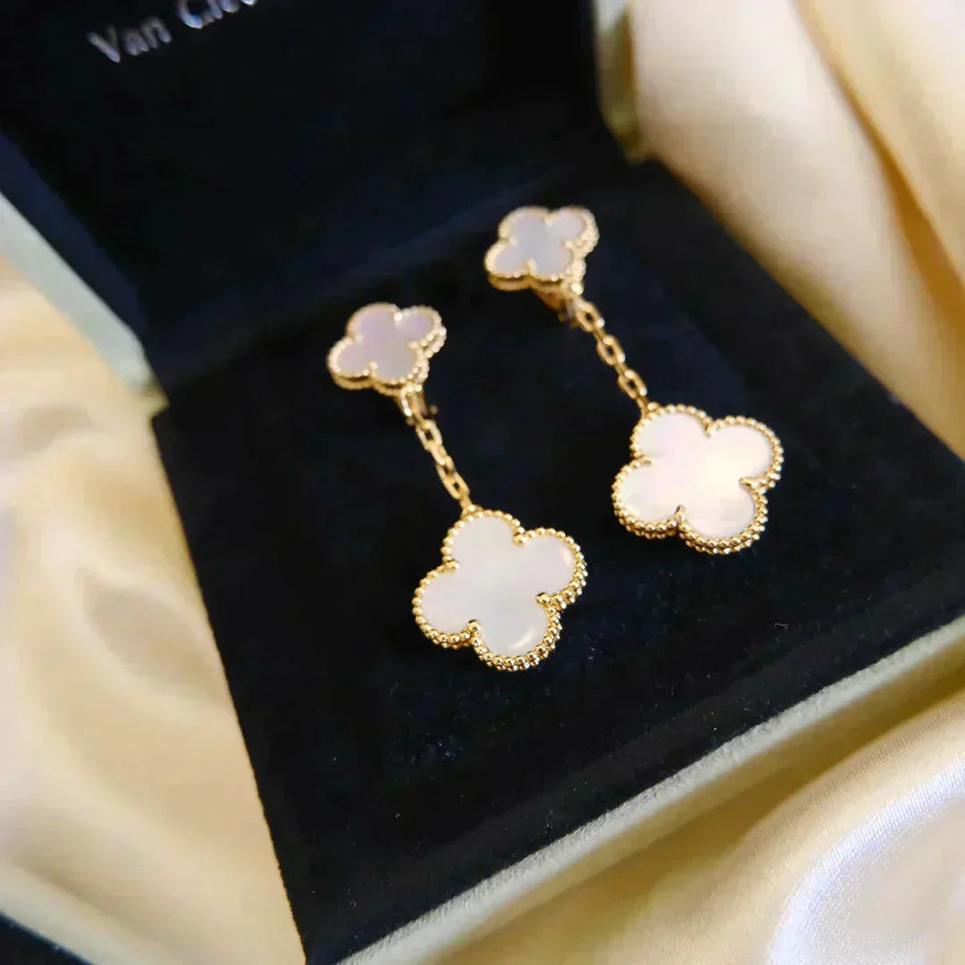 [Rose Tomorrow]CLOVER 2 MOTIF WHITE MOP EARRINGS