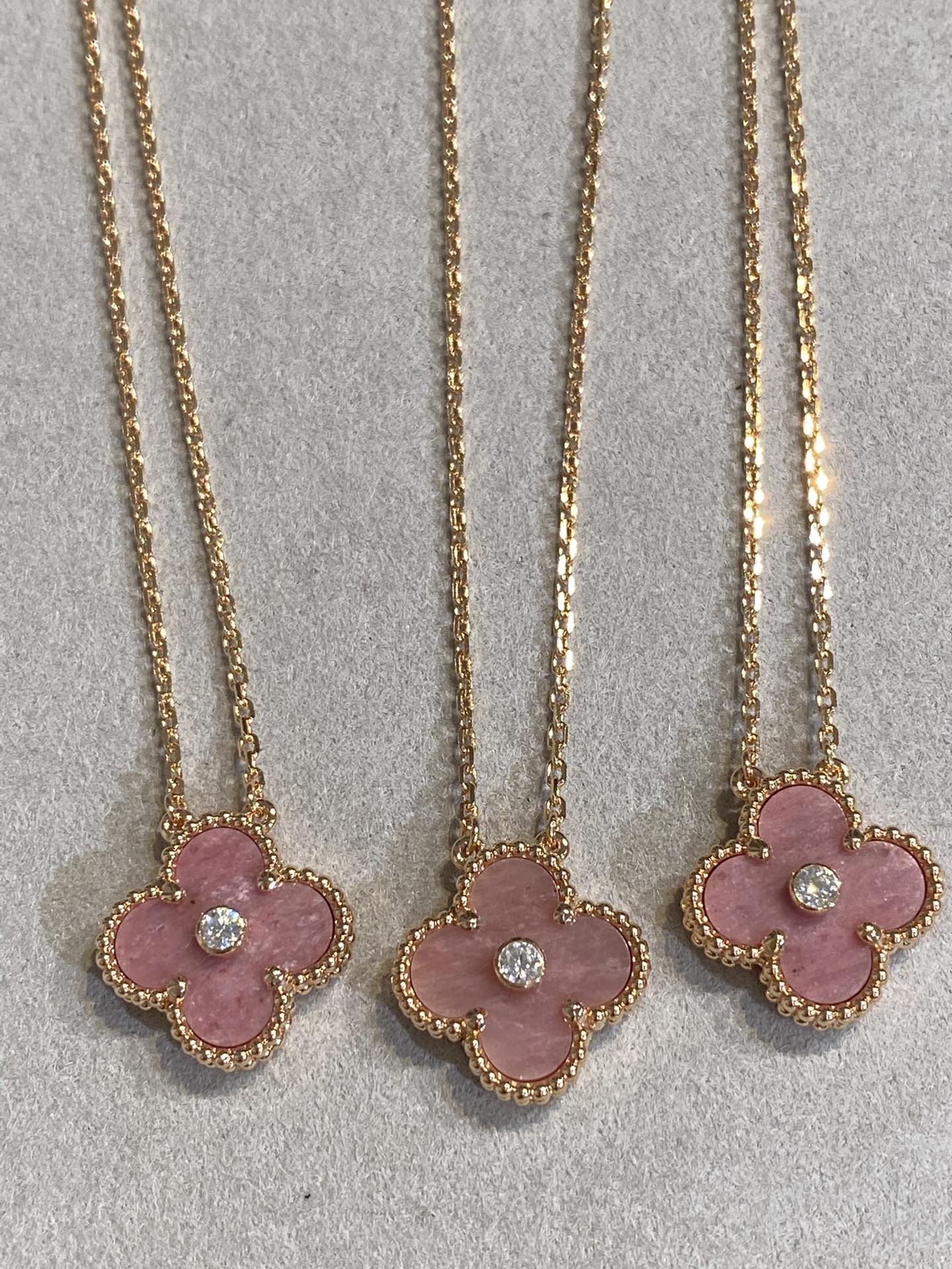 [Rose Tomorrow]CLOVER 15MM DIAMOND RHODONITE NECKLACE