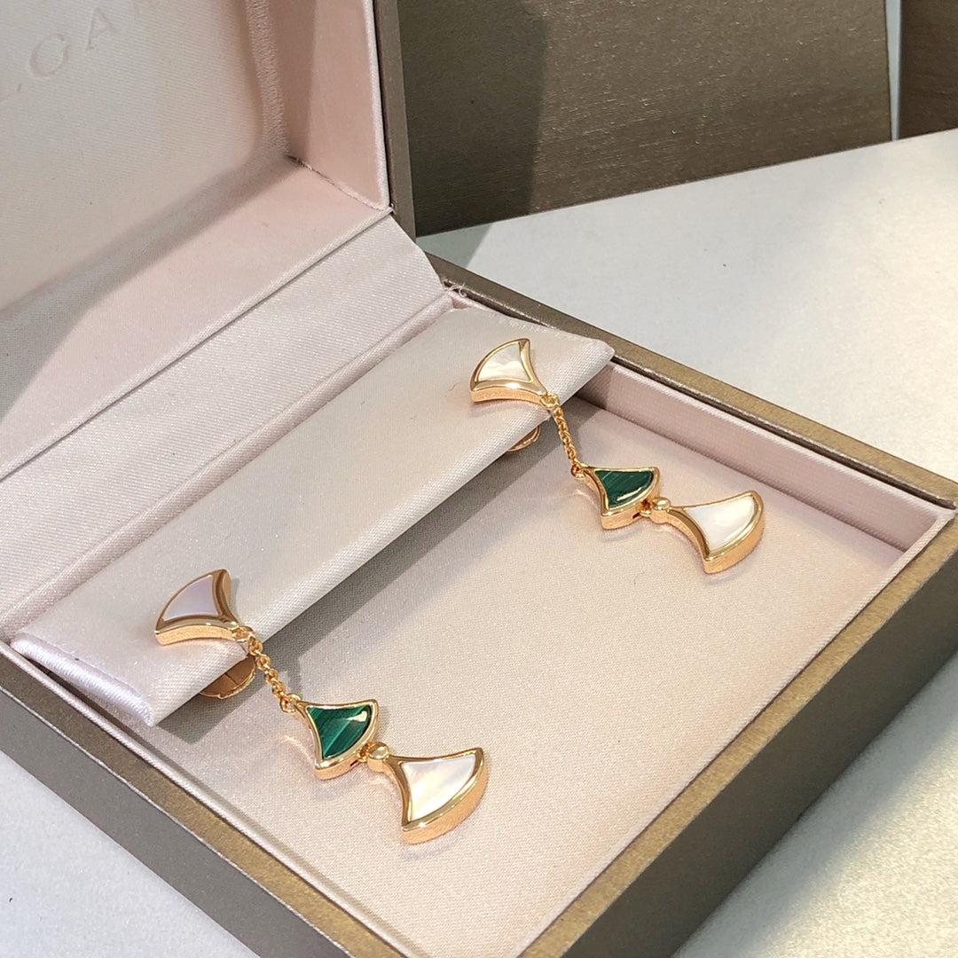 [Rose Tomorrow]DREAM EARRINGS 3 MOTIFS MALACHITE MOP PINK GOLD