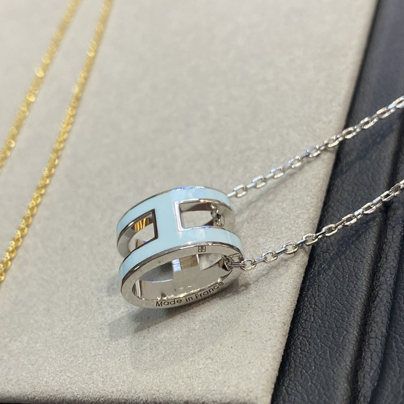 [Rose Tomorrow]POP H LIGHT BLUE NECKLACE