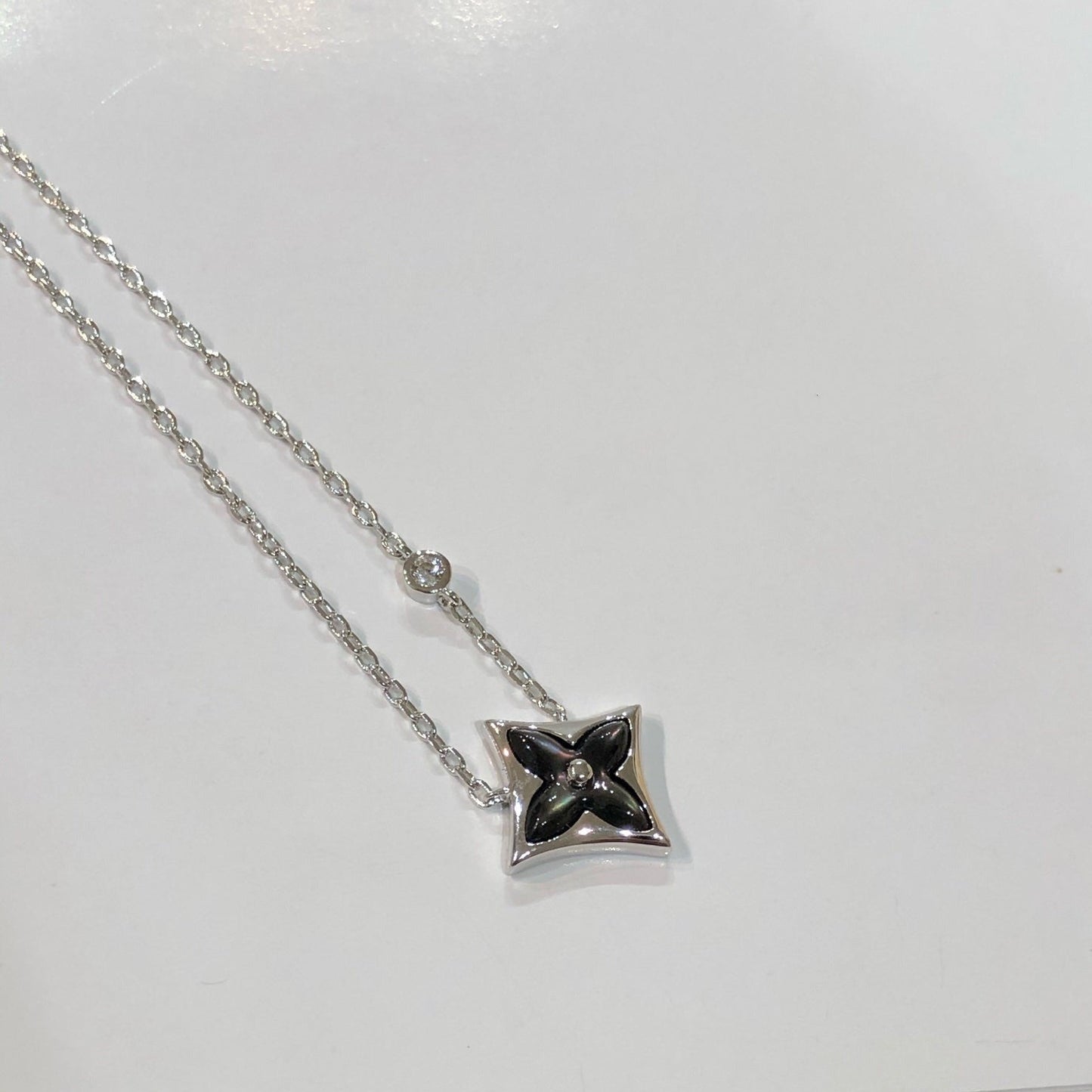 [Rose Tomorrow]STAR BLACK MOP NECKLACE