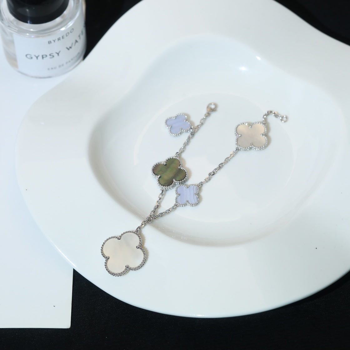 [Rose Tomorrow]CLOVER BRACELET 5 MOTIFS MOP CHALCEDONY SILVER