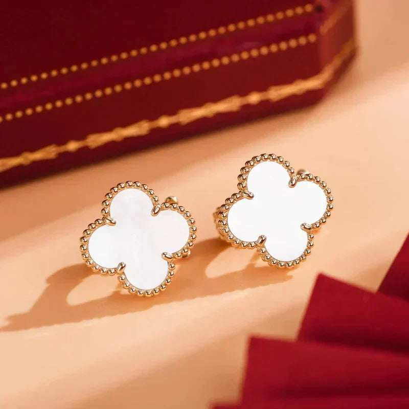 [Rose Tomorrow]CLOVER MEDIUM 1 MOTIFS  WHITE MOP STUD EARRINGS