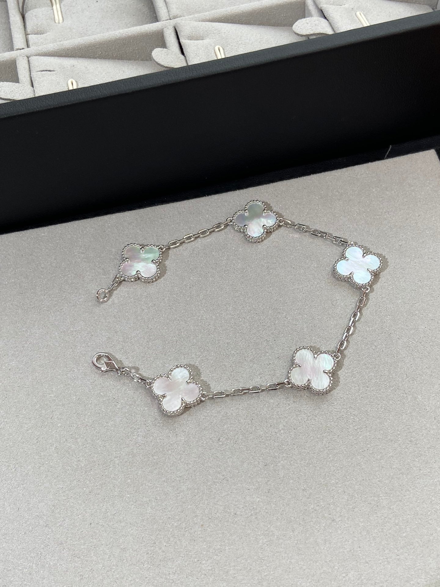 [💎ROSE💎]CLOVER SILVER MOP 5 MOTIF BRACELET