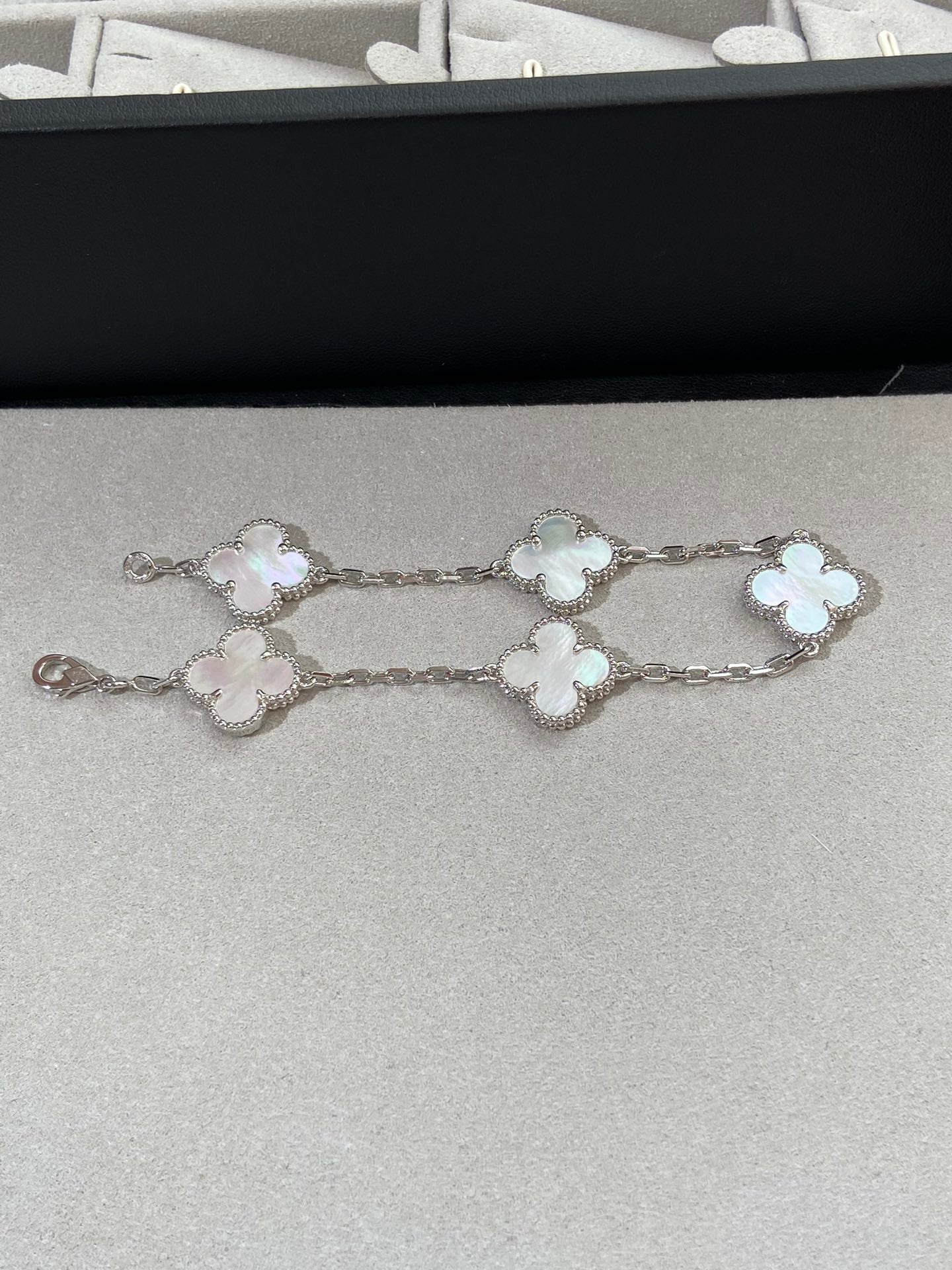 [💎ROSE💎]CLOVER SILVER MOP 5 MOTIF BRACELET