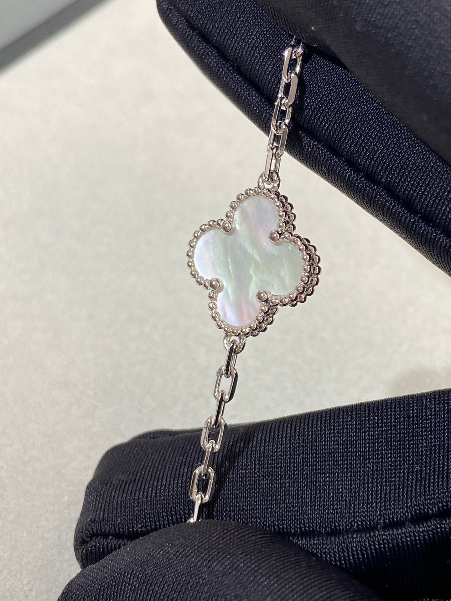 [💎ROSE💎]CLOVER SILVER MOP 5 MOTIF BRACELET
