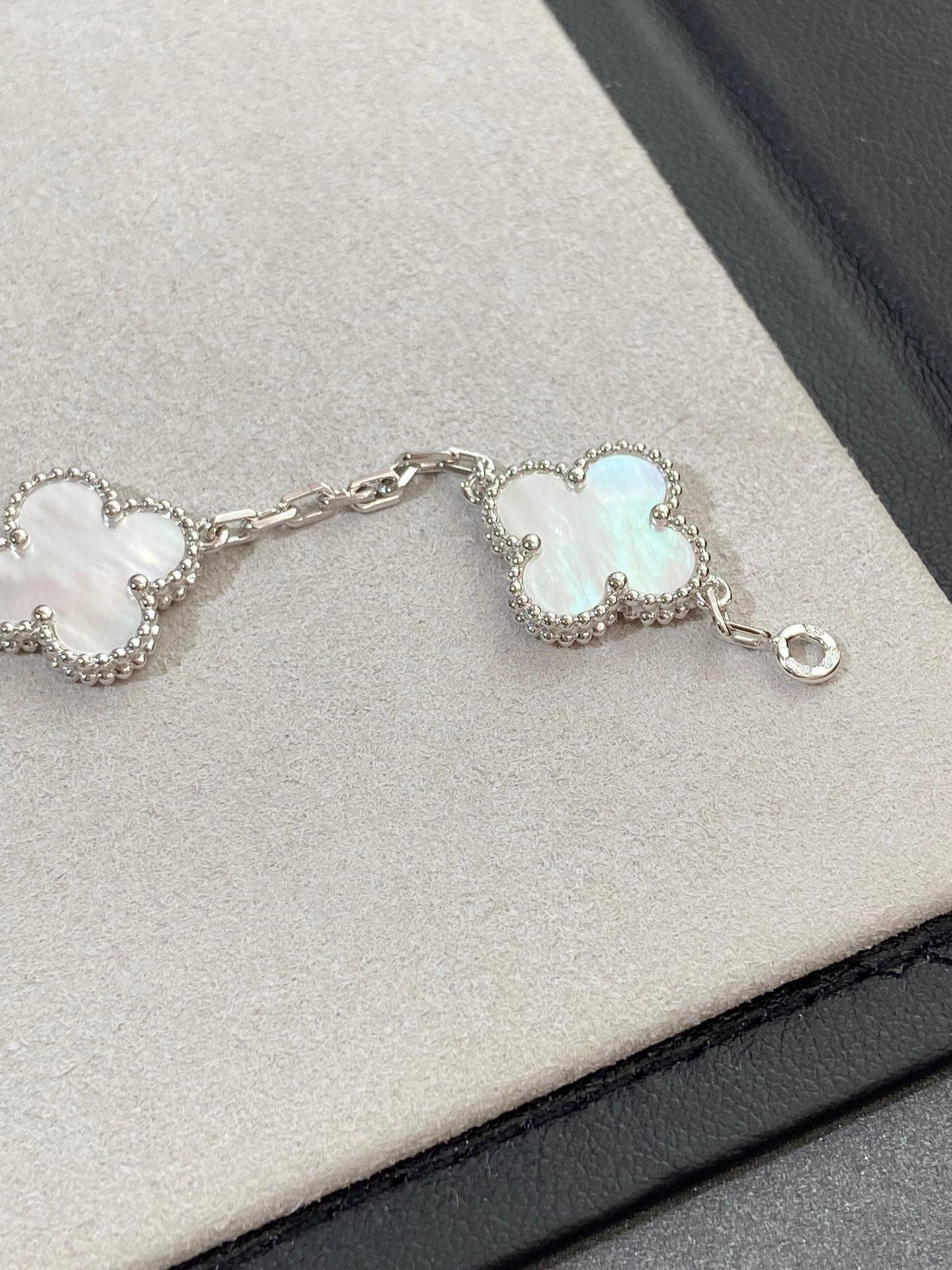 [💎ROSE💎]CLOVER SILVER MOP 5 MOTIF BRACELET