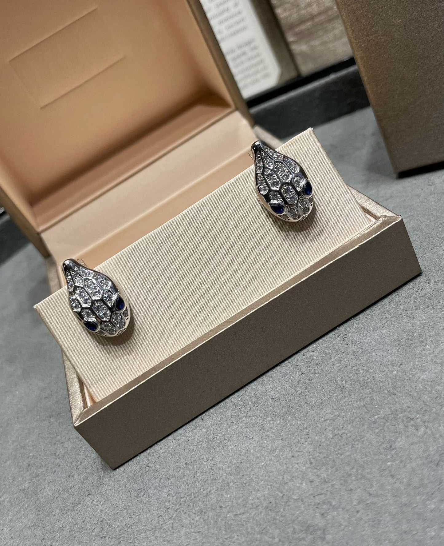 [Rose Tomorrow]SERPENT DIAMOND STUD EARRINGS