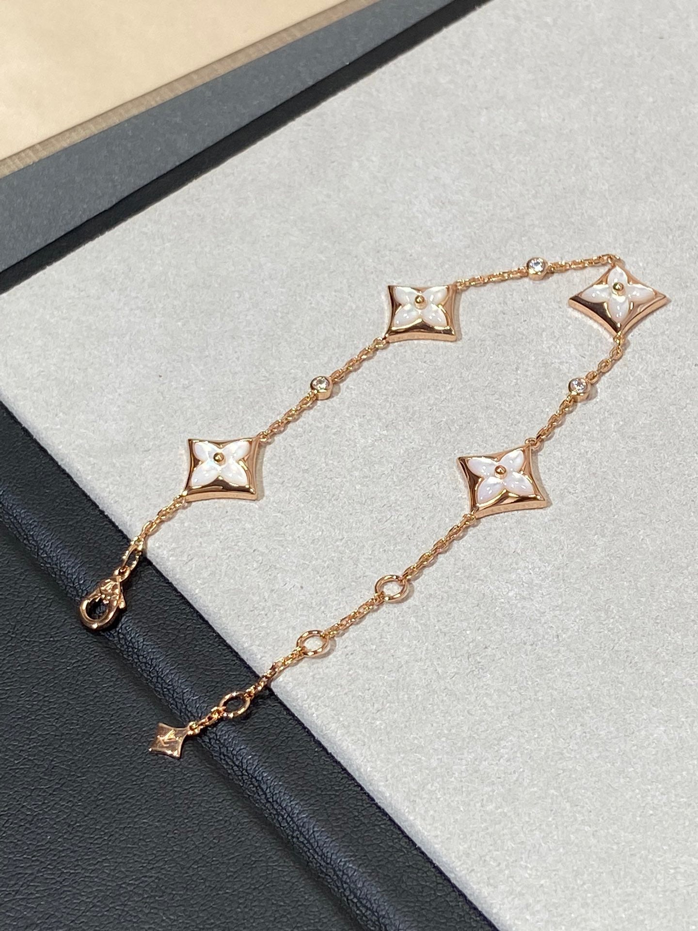 [Rose Tomorrow]STAR 4 MOTIF MOP DIAMOND PINK GOLD BRACELET