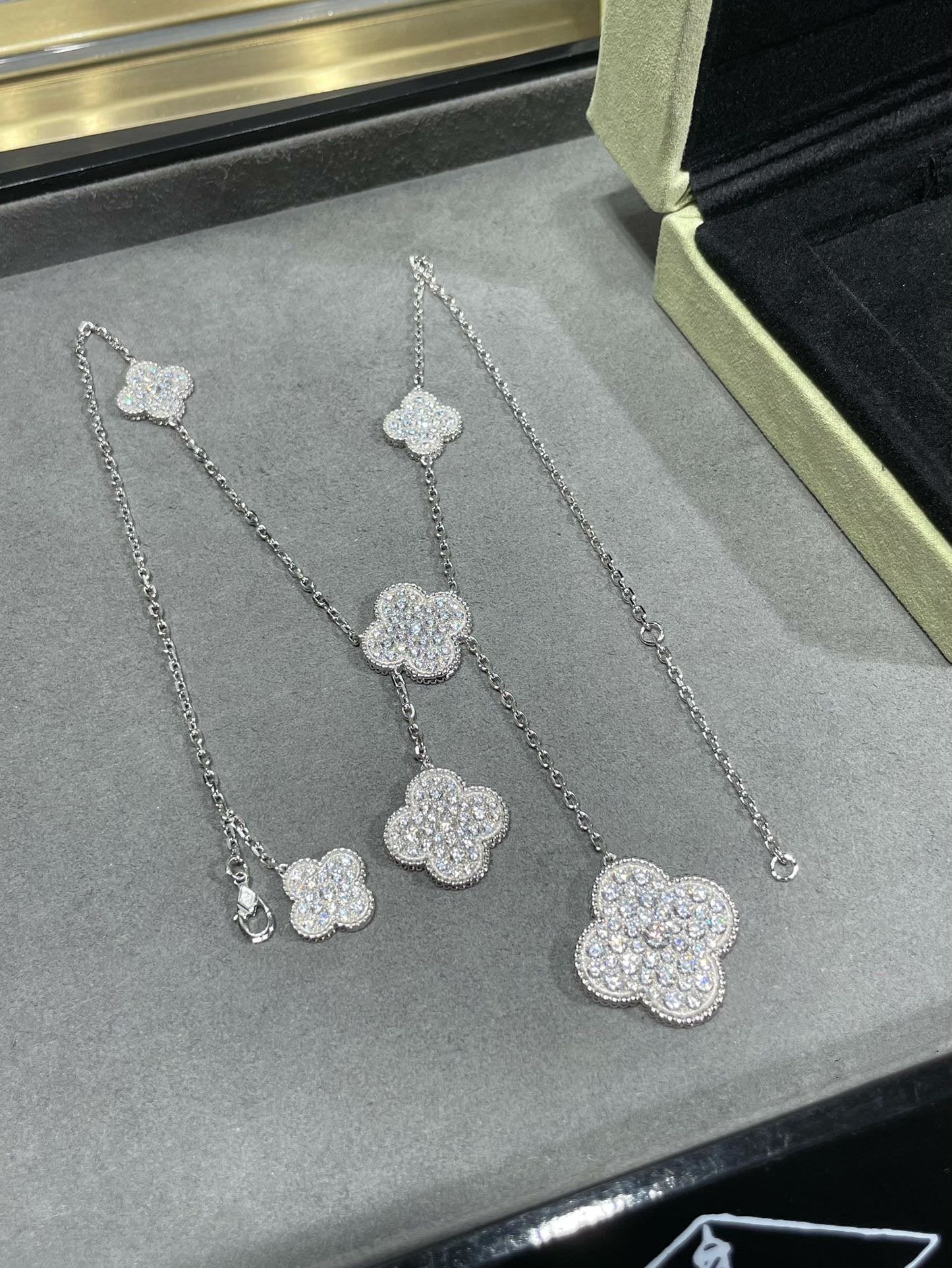 [Rose Tomorrow]CLOVER 6 MOTIF DIAMOND PAVED NECKLACE