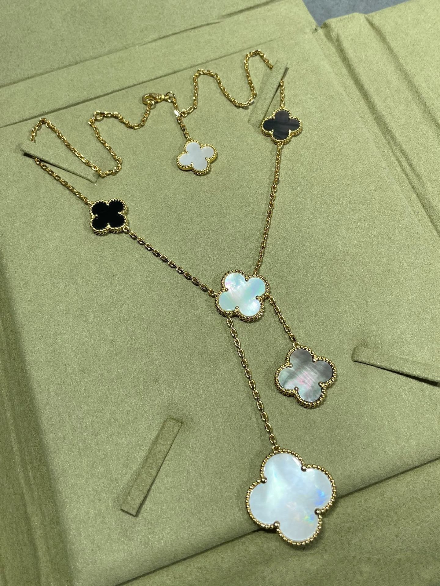 [Rose Tomorrow]CLOVER 6 MOTIF MOP ONYX GOLD NECKLACE