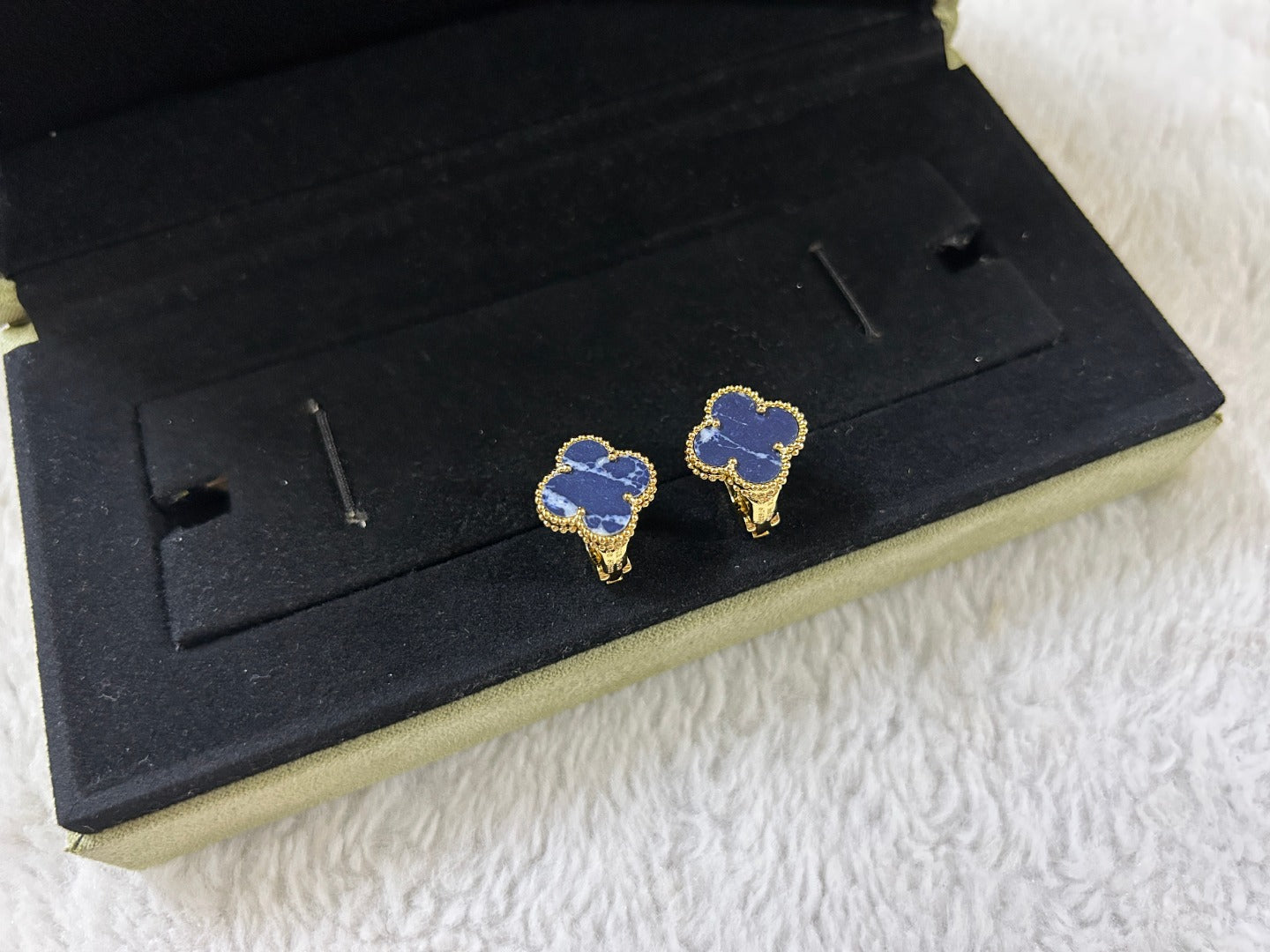 [Rose Tomorrow]CLOVER PIETERSITE MEDIUM STUD EARRINGS