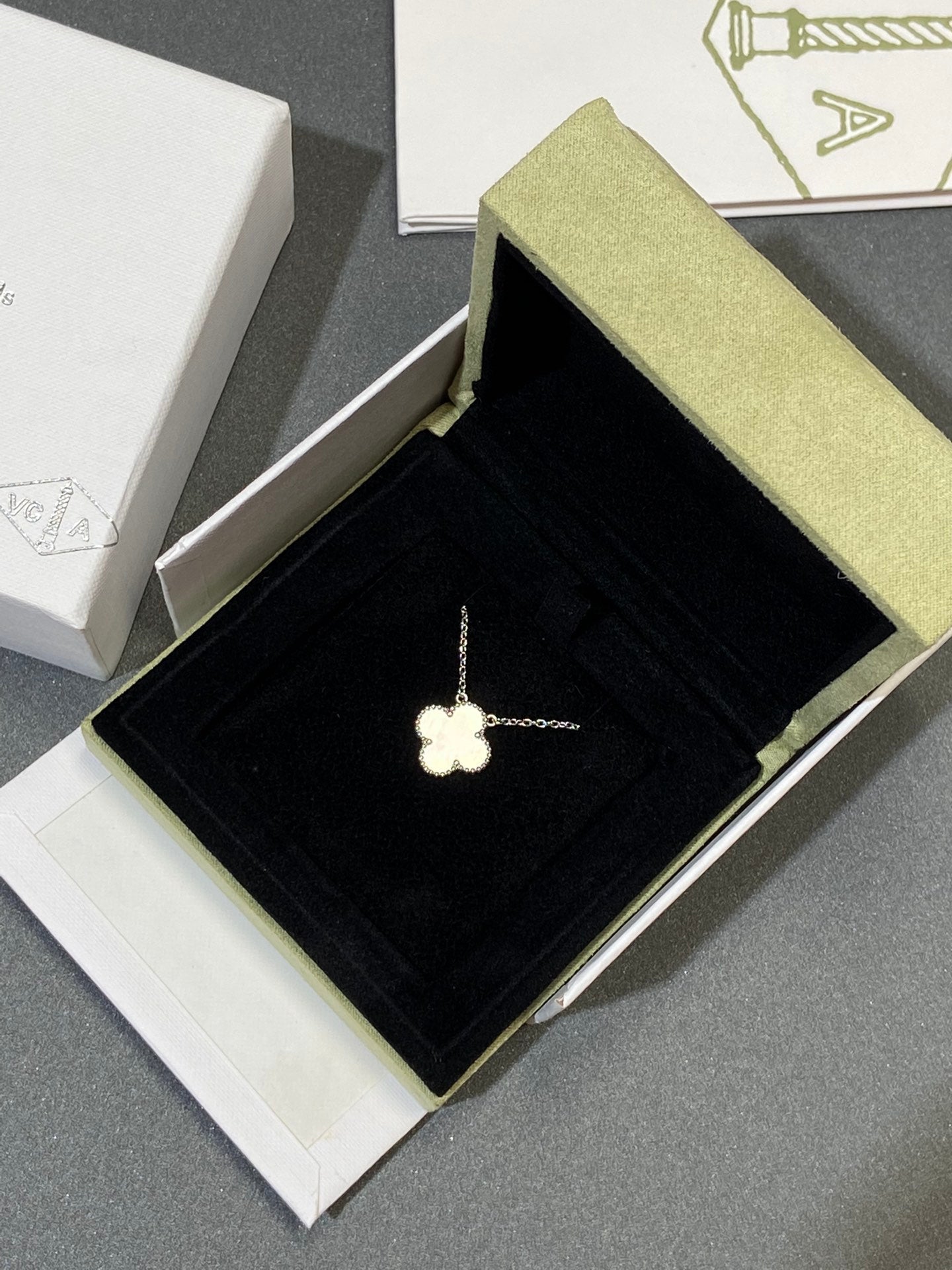 [Rose Tomorrow]CLOVER MEDIUM SILVER WHITE MOP NECKLACE