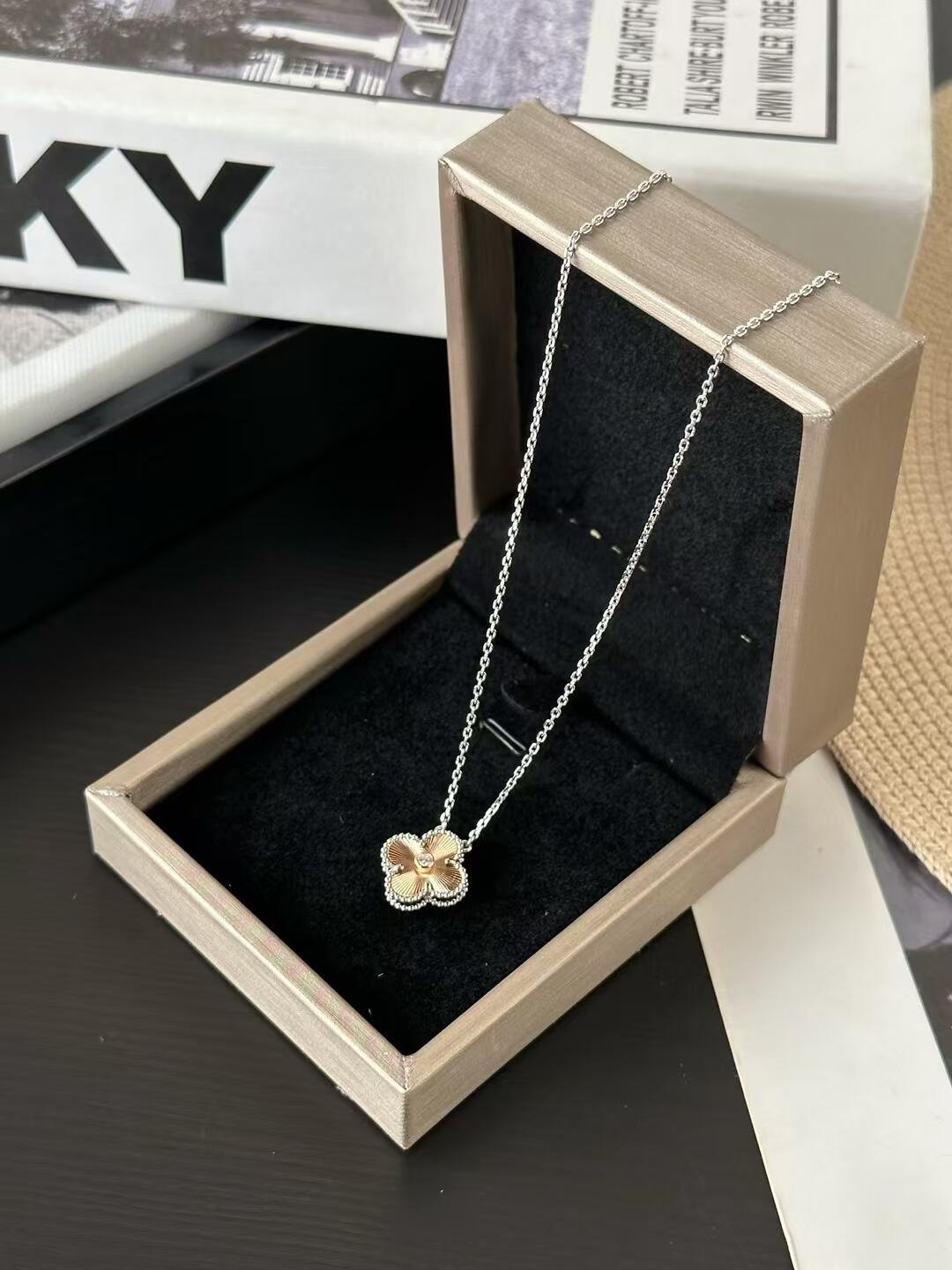 [💎ROSE💎]2024 CHRISTMAS LIMITED EDITION CLOVER 15MM LASER NECKLACE