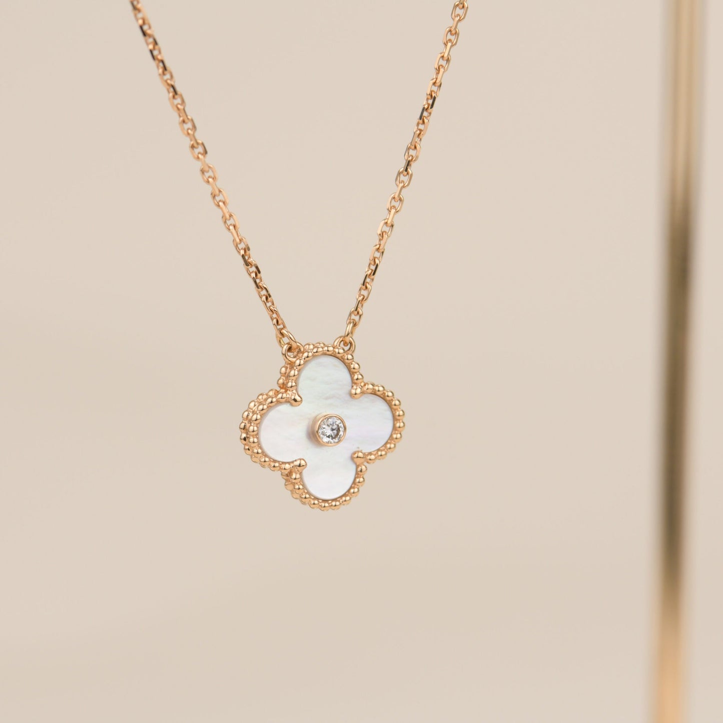 [Rose Tomorrow]CLOVER 15MM DIAMOND WHITE FRITILLARIA NECKLACE