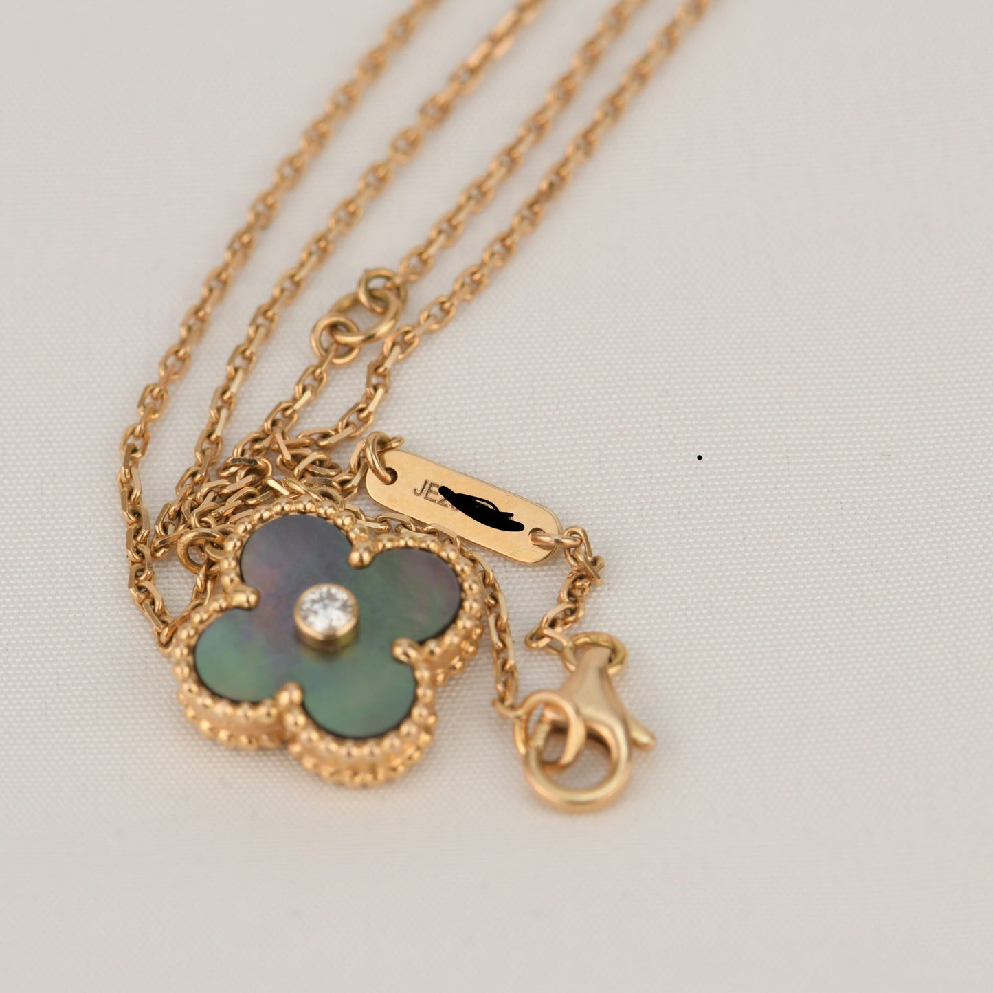 [💎ROSE💎]CLOVER 15MM DIAMOND AND MOTHER-OF-GREY NECKLACE