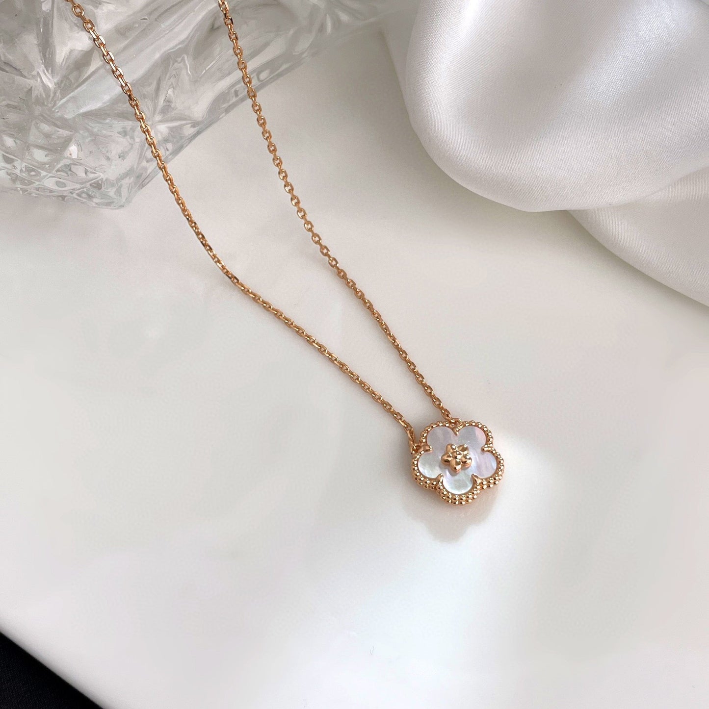 [Rose Tomorrow]LUCKY  WHITE MOP  PLUM BLOSSOM NECKLACE