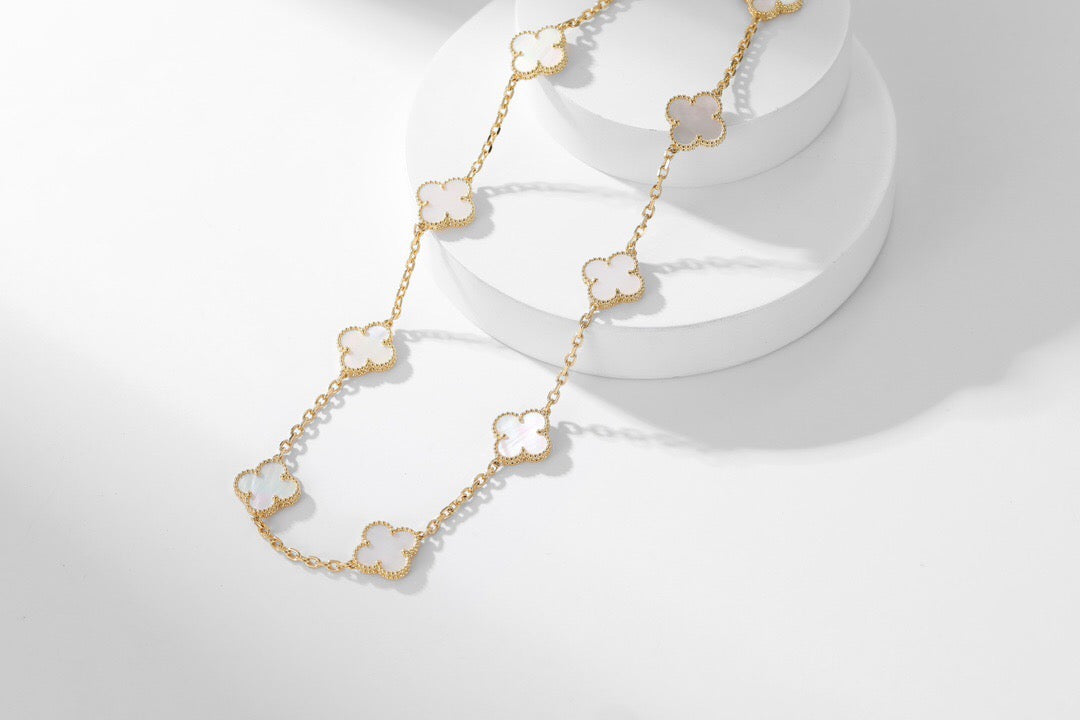 [Rose Tomorrow] Clover 10 Patterned white mother-of-pearl necklace.