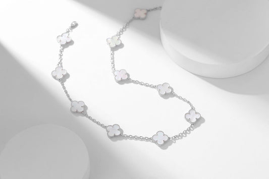 [Rose Tomorrow] Clover 10 Flower White Mother of Pearl Necklace. Silver.