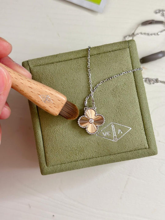 [💎ROSE💎]2024 CHRISTMAS LIMITED EDITION CLOVER 15MM LASER NECKLACE