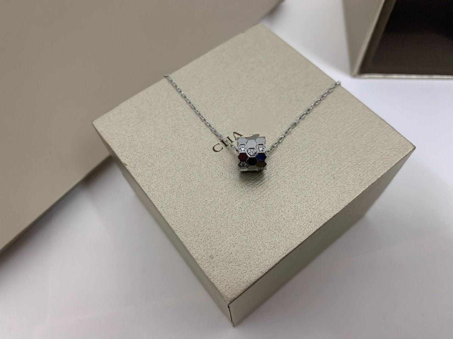 [Rose Tomorrow]BEE LOVE DIAMOND NECKLACE