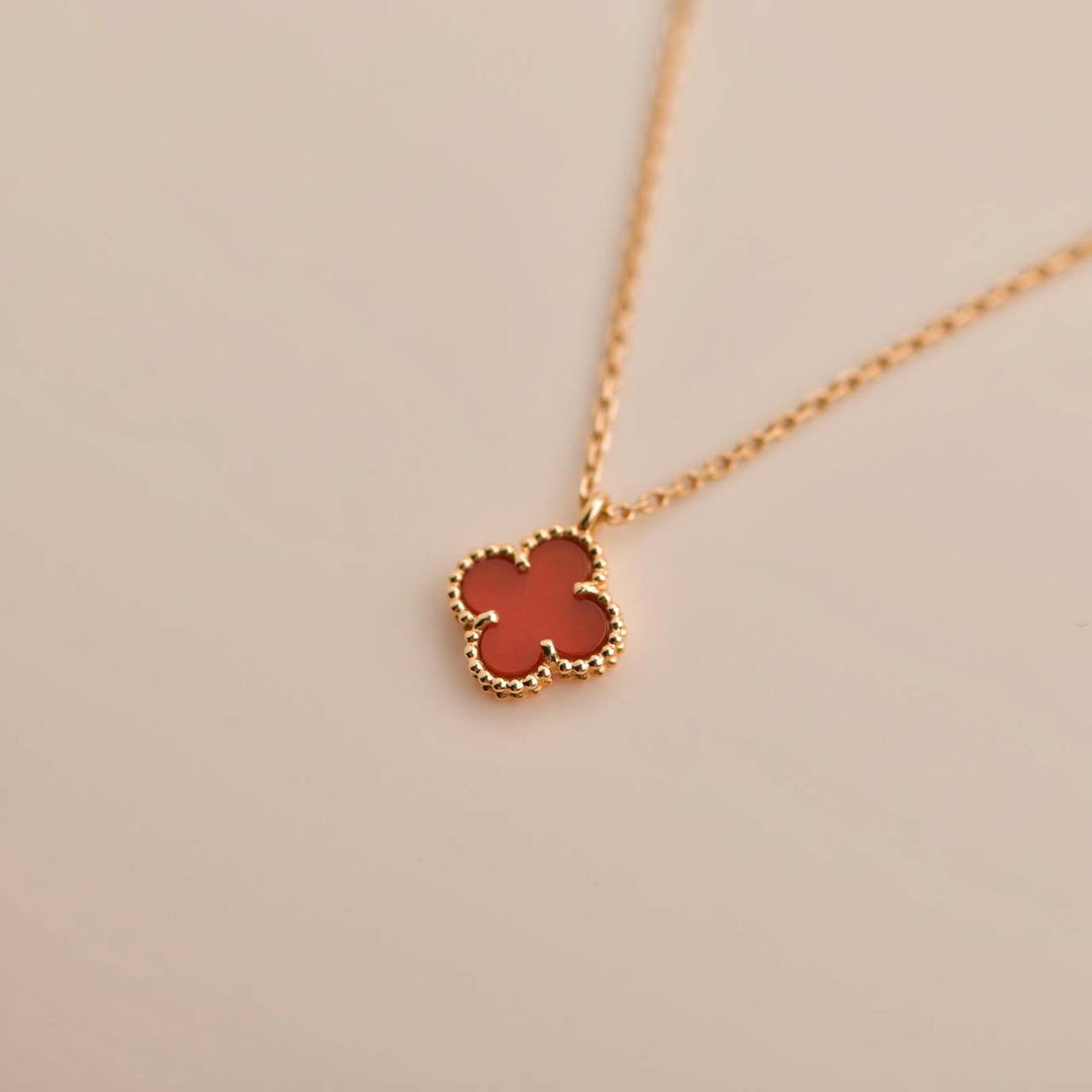 [Rose Tomorrow]CLOVER MINI 9.5MM WHITE CARNELIANS NECKLACE