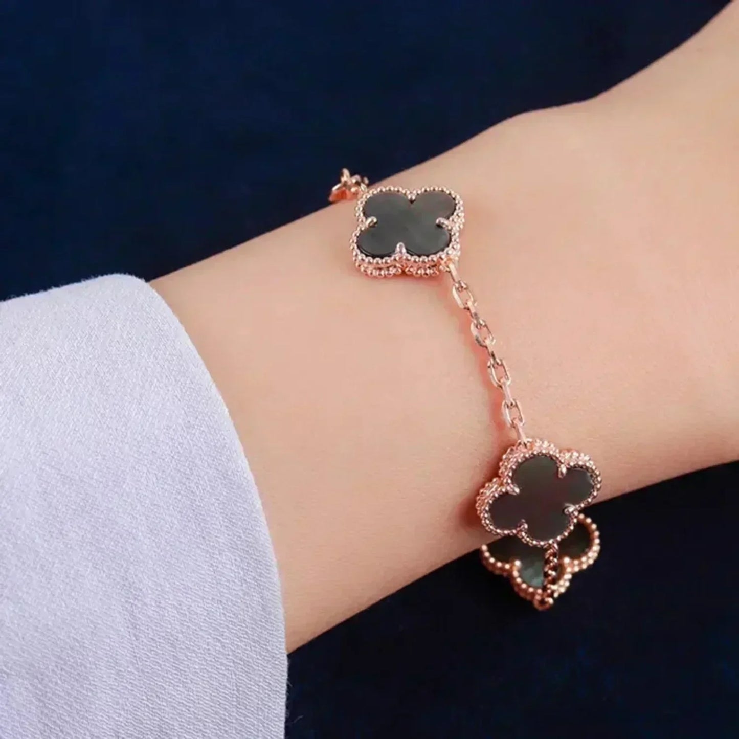 [💎ROSE💎]CLOVER 5 MOTIF GRAY MOP  BRACELET