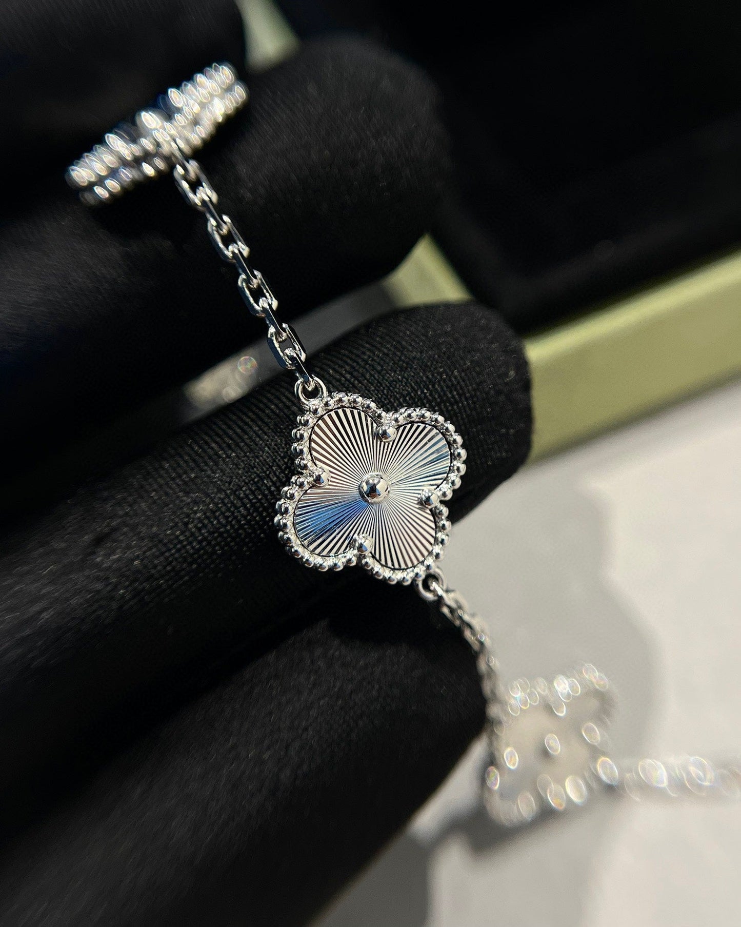 [💎ROSE💎]CLOVER SILVER 5 MOTIFS BRACELET