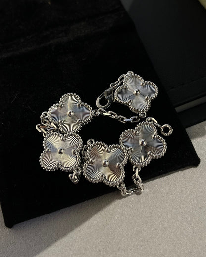 [💎ROSE💎]CLOVER SILVER 5 MOTIFS BRACELET