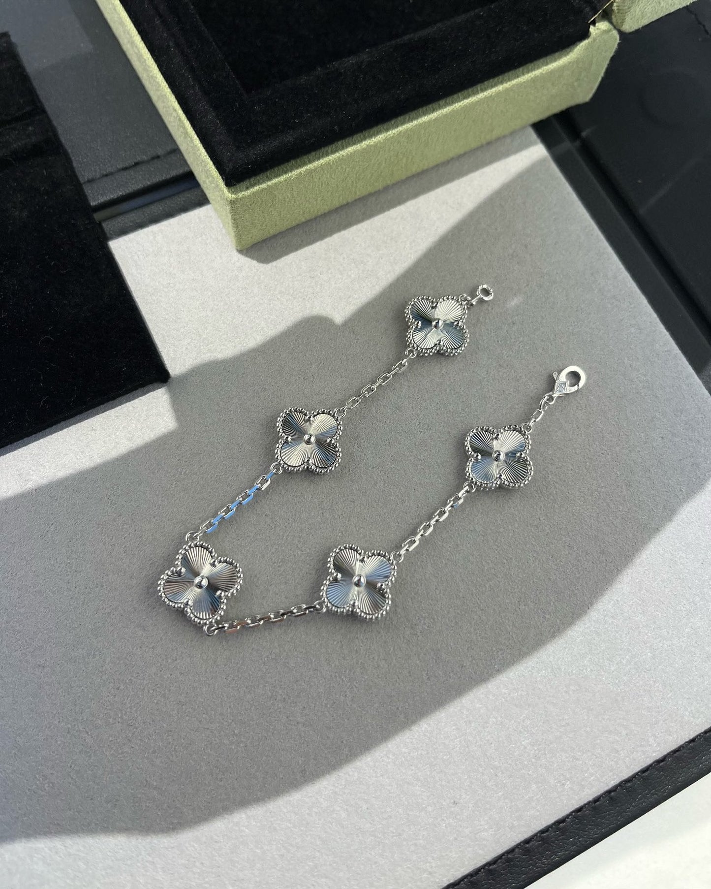 [💎ROSE💎]CLOVER SILVER 5 MOTIFS BRACELET
